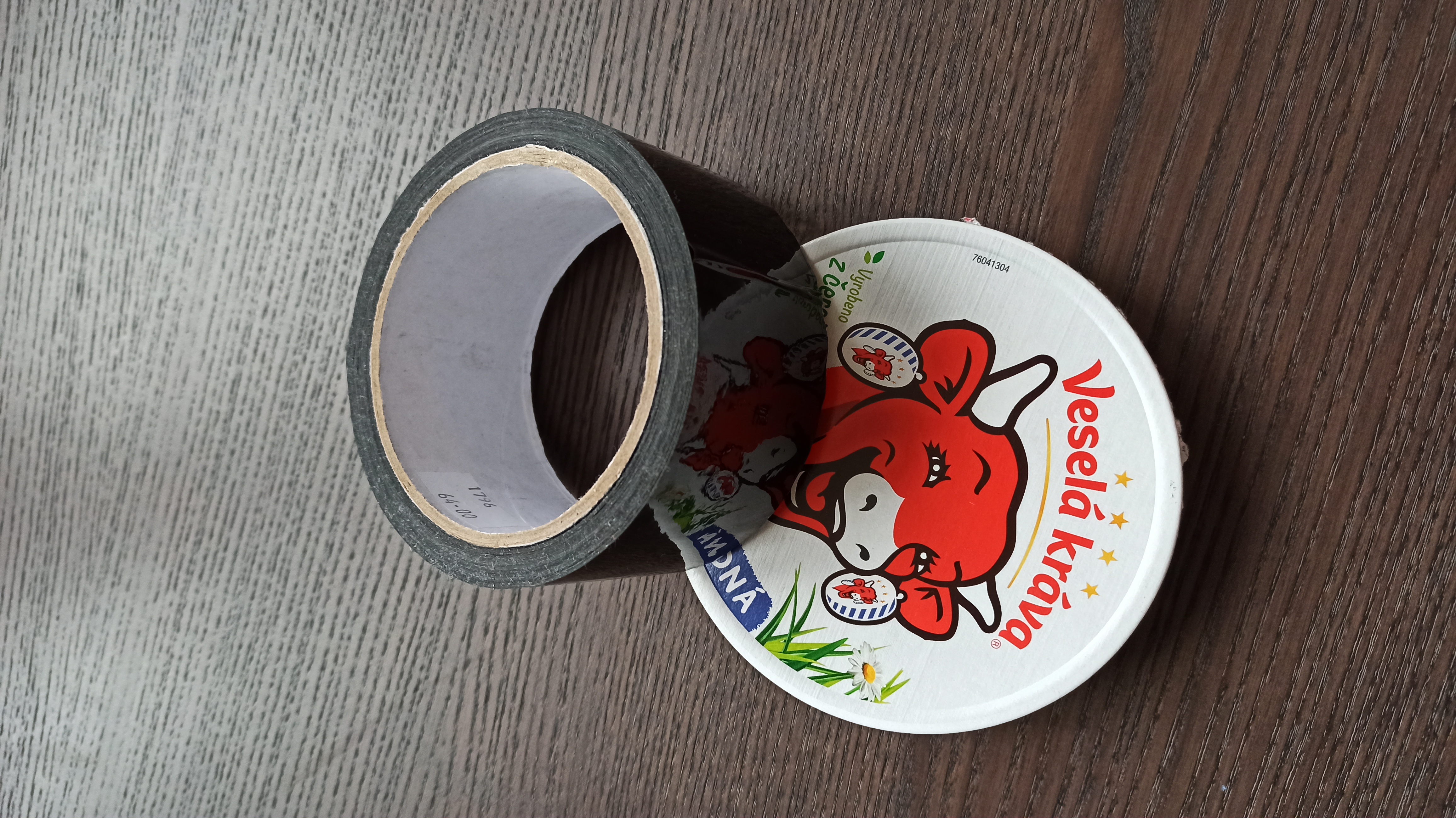 Puk můžete vyrobit z krabičky a izolepy